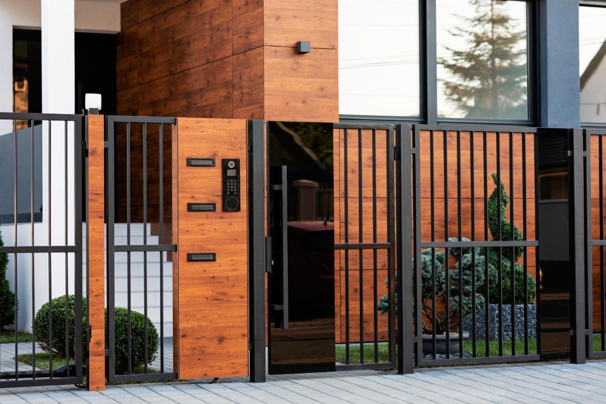 Residential electric gate connected with a Domestic Intercom SIM Card
